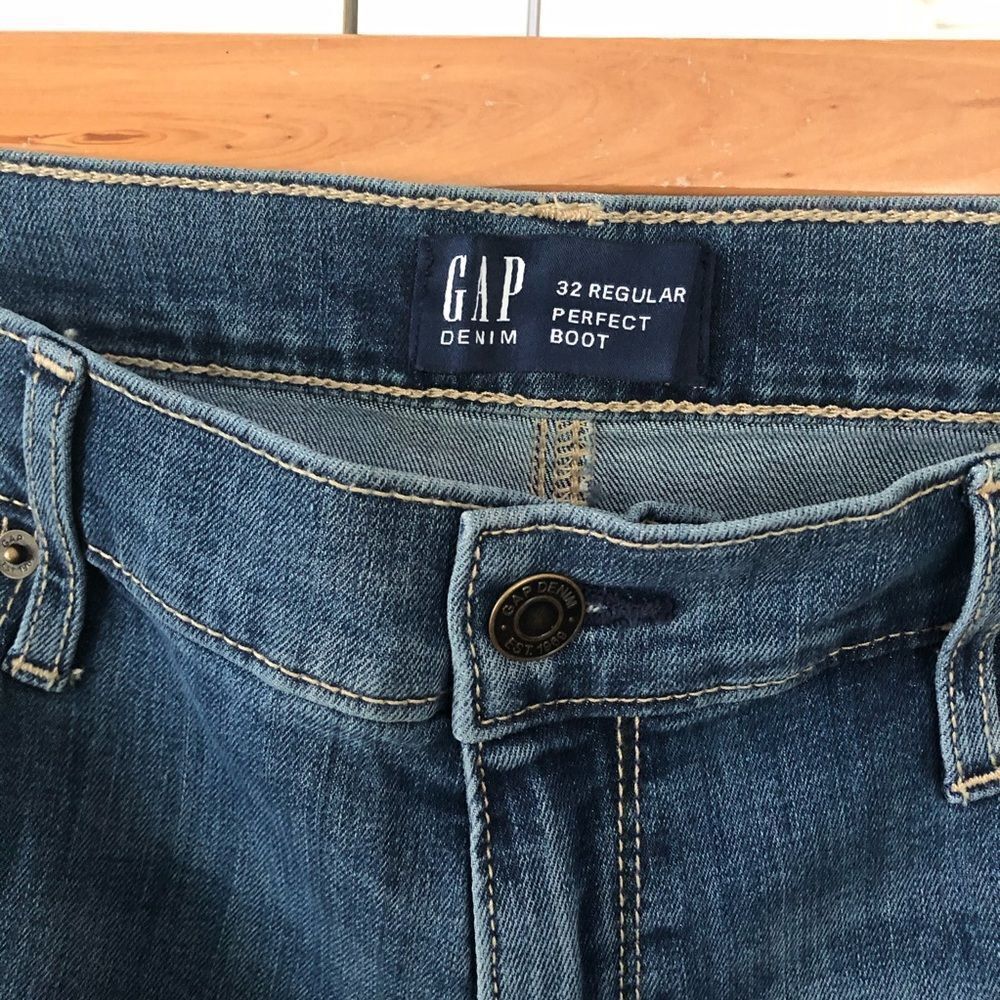 GAP Mid Rise Boot Cut Jeans in Stretch 32 - Picture 7 of 8